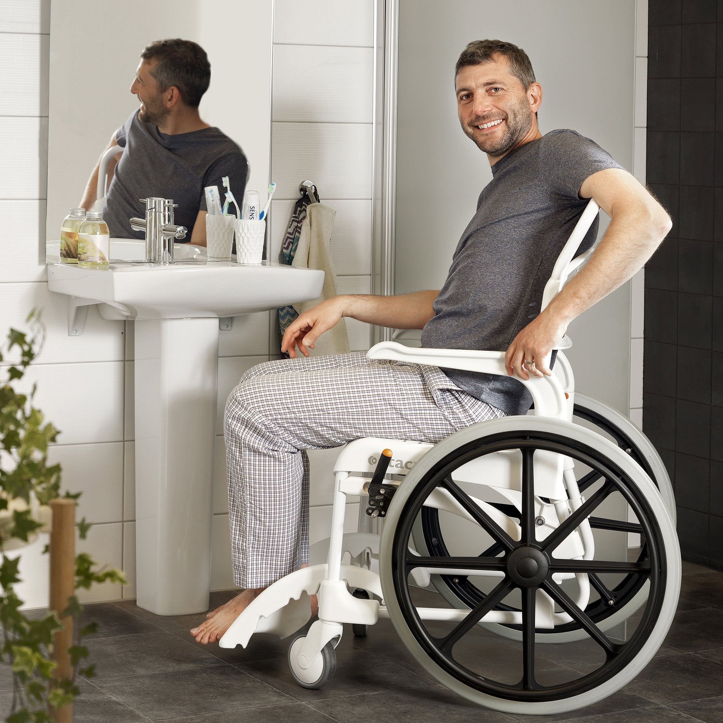 Bathroom chair for online handicapped